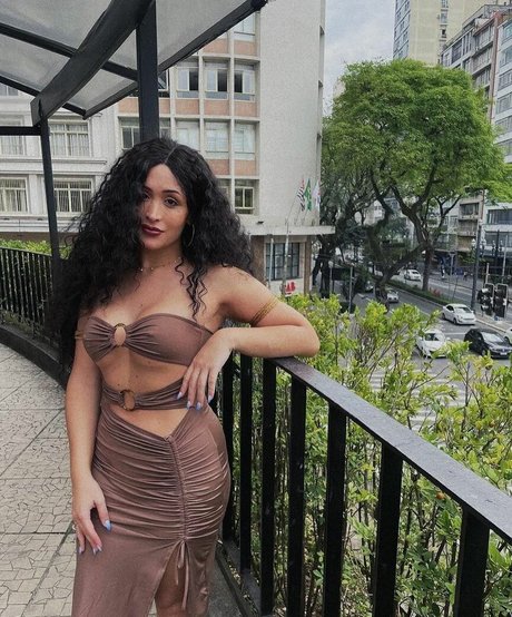 Briny De Laet model hd foto