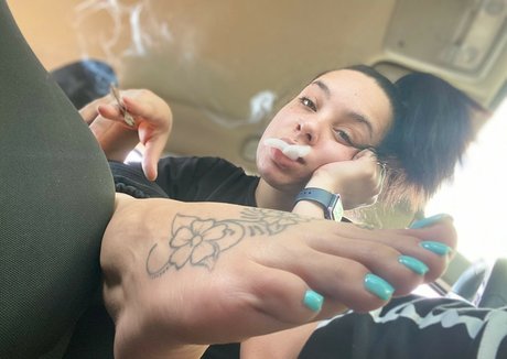 Told truths freie erotische foto