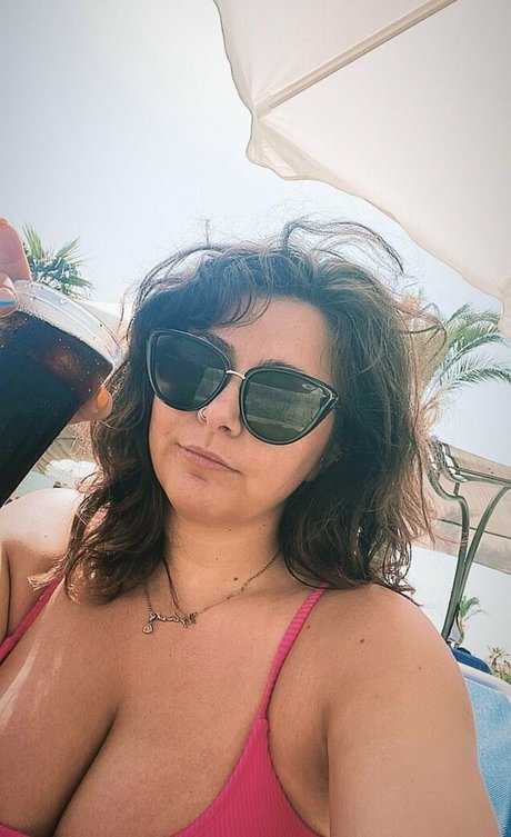 Aylesh H schauspielerin kunst galerien