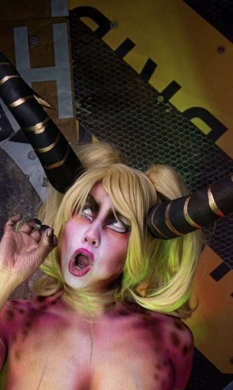 Mypet Monstergirl schauspielerin schöne archiv