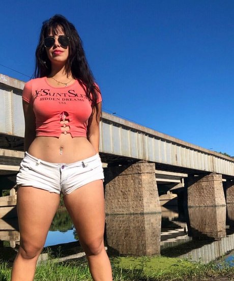 Meli Almada perfekte pornografische bilder