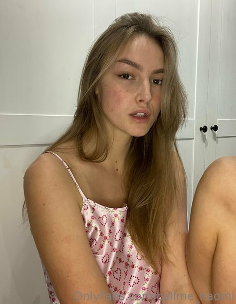 callme naomi top akt foto