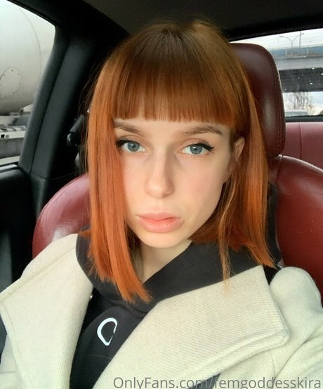 Goddess Kira top pornografische foto