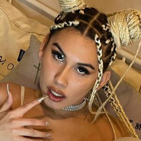 Giuli Turns erwachsene nette foto