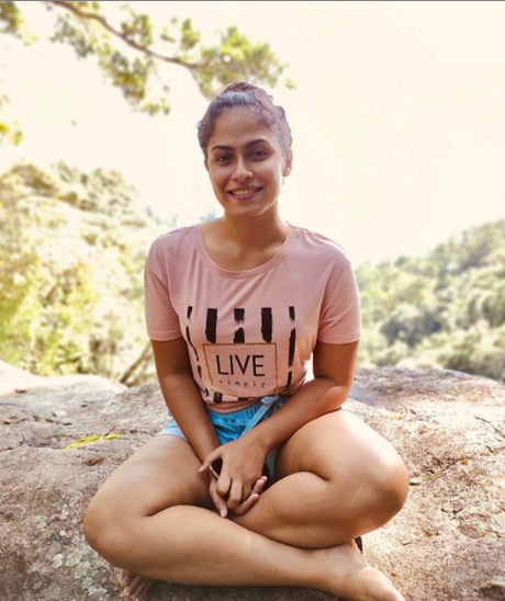 Sandani Fernando top freie foto