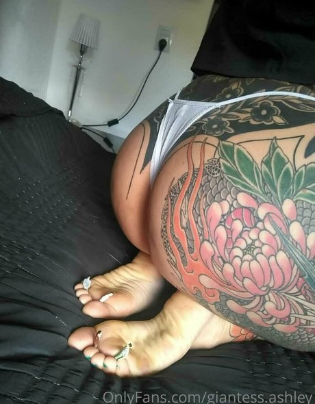 giantess ashley model nackt archiv