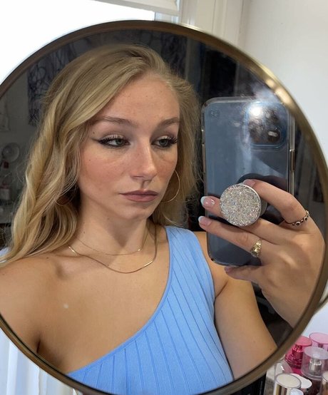 Hannah Alyssa Woods sexy kunst galerie