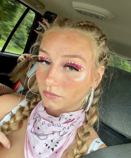 Hannah Alyssa Woods porno foto