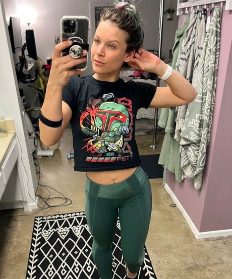 Kora Raw schauspielerin nette fotos