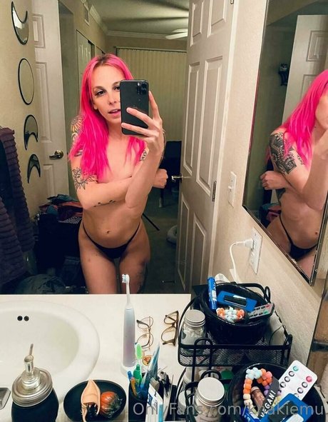 khakiemu schöne akt bild