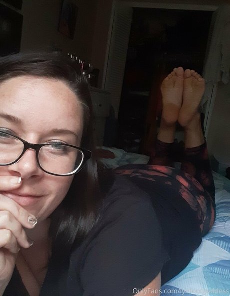 lynfootgoddess nackt erotische bild