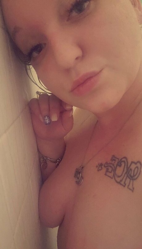 mommithiccc model freie bild