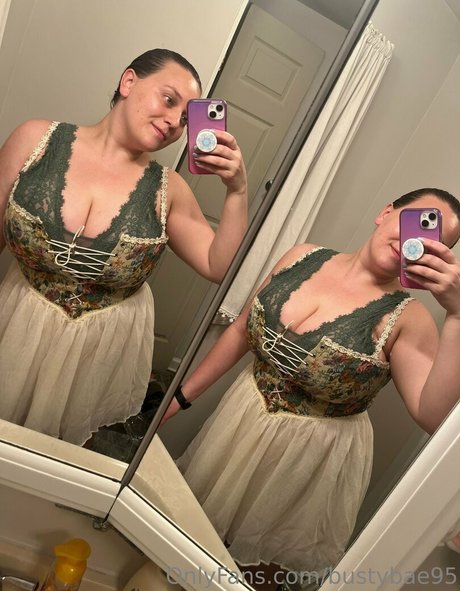Bustybae95 sexy erwachsene fotos