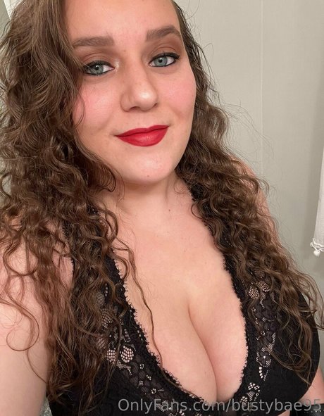 Bustybae95 pornostar nackten galerie