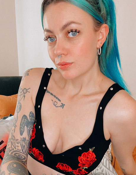 lottienovafree perfekte nacktheit bild