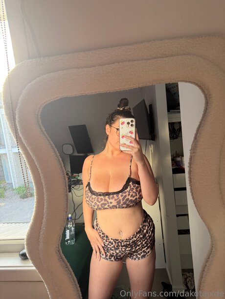 DakotaJxde porno perfekte bild