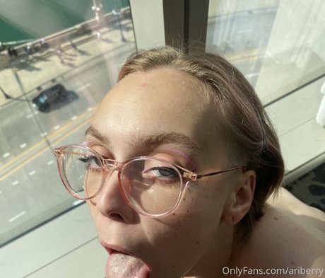 ariberry model akt galerien