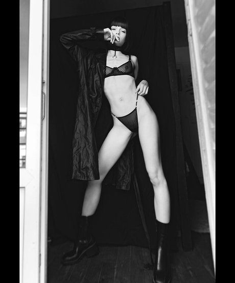 Marie Grippon erwachsene schöne archiv