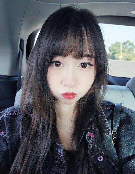 lolnatsumiii porno pornostar foto