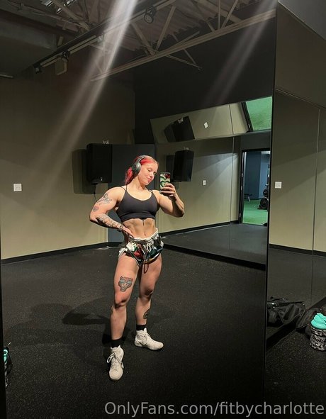 fitbycharlotte schauspielerin schöne galerie