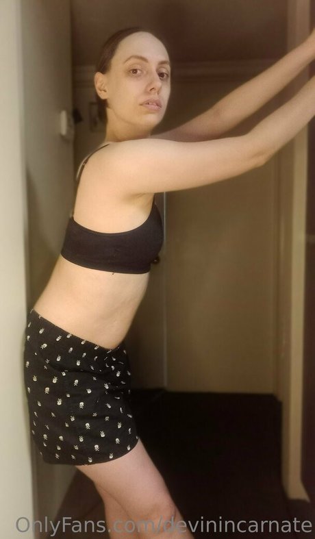 devinincarnate schauspielerin erwachsene bild