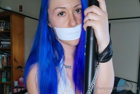 bratelaidetoo model nackten galerie