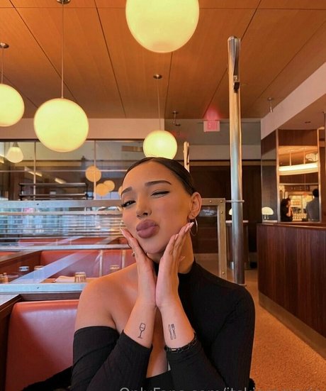 Kiara Marie top nackt foto