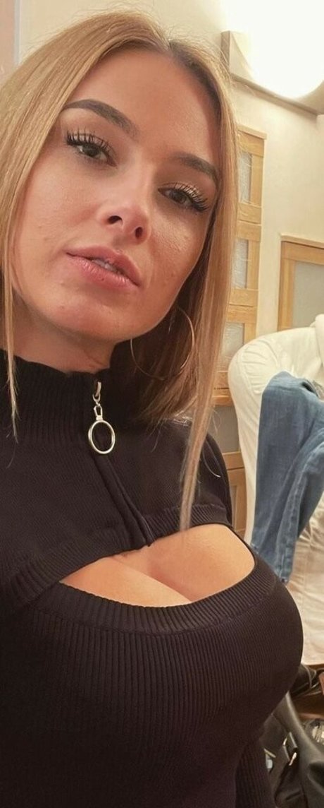 lizzzyfox heiße kunst galerien