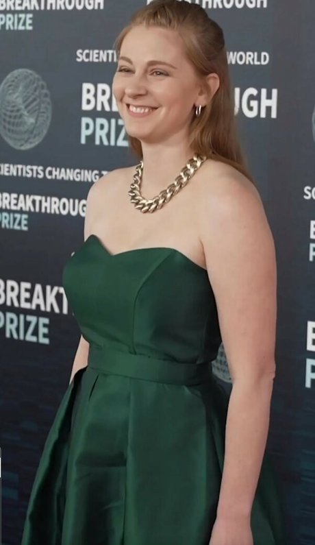 Simone Giertz hd heiße foto