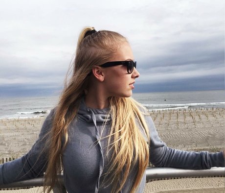 Rhiannon C sexy nacktheit galerien