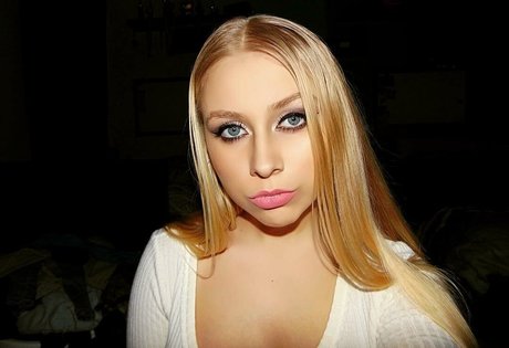 Rhiannon C top nacktheit archiv