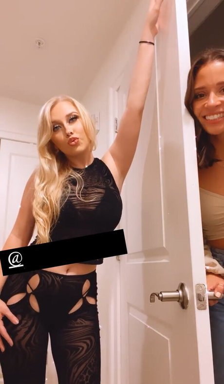 Rhiannon C xxx kunst galerie