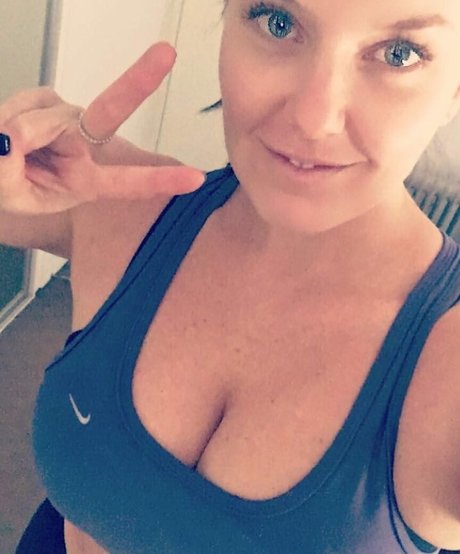 Chloe G top sexy galerie