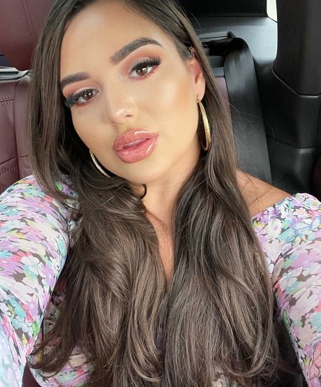 Victorya Addad perfekte akt foto