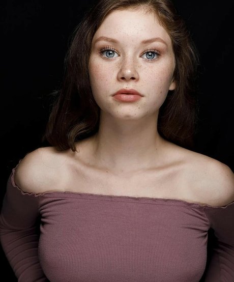 Lily Ana Alexander akt galerien