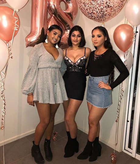 Busty Indian exklusive freie bilder