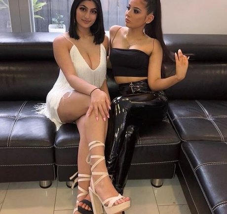 Busty Indian model perfekte foto