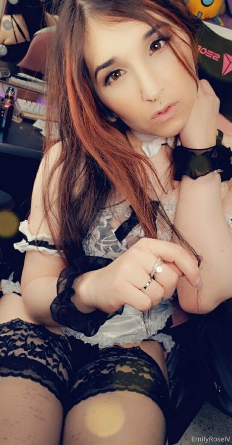 emilyroseiv nacktheit galerie