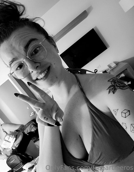 freeartieeros nackt schöne galerie