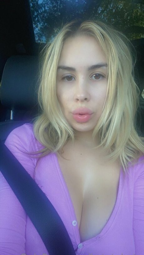 zwerg-trans-onlyfans sexy top fotos