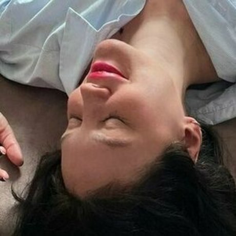 Derin Uslu nackt galerien