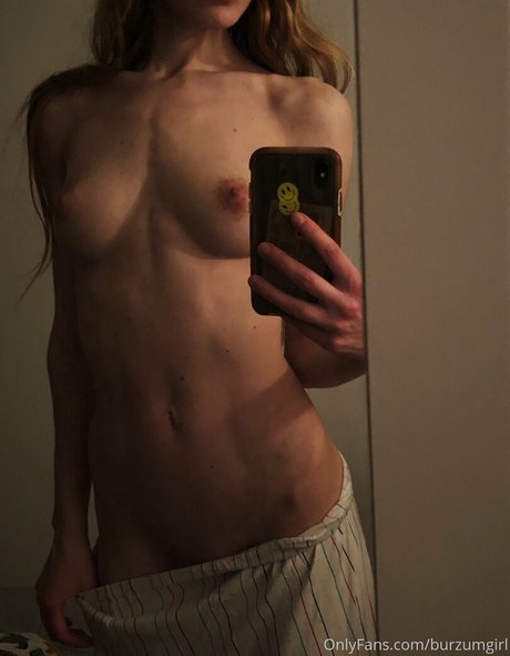 burzumgirl nacktheit perfekte foto