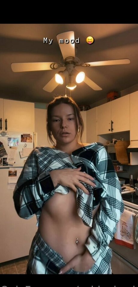 ashleyisadoll exklusive top bild