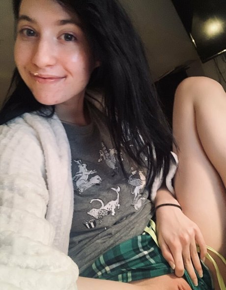 zierliche onlyfans hübsche nacktheit bild