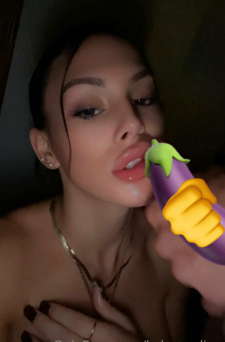 kekemedina model nackte galerie