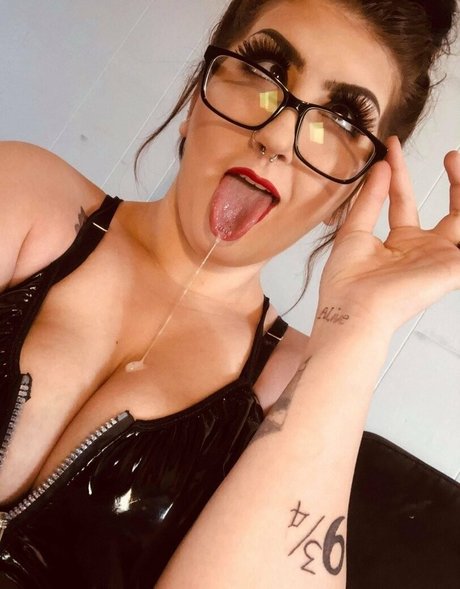 bring me kat nackt kunst foto