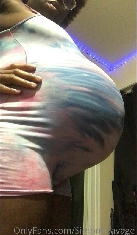 simonesavage model nackten bilder