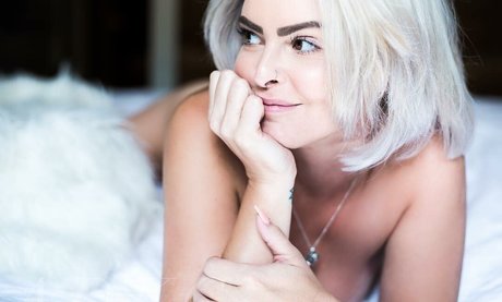 winzige asiatische onlyfans erwachsene akt galerie