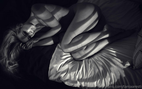 taniaaresti schöne akt foto