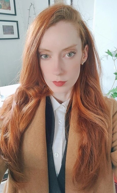 Miss Chloe ASMR model erotische bilder